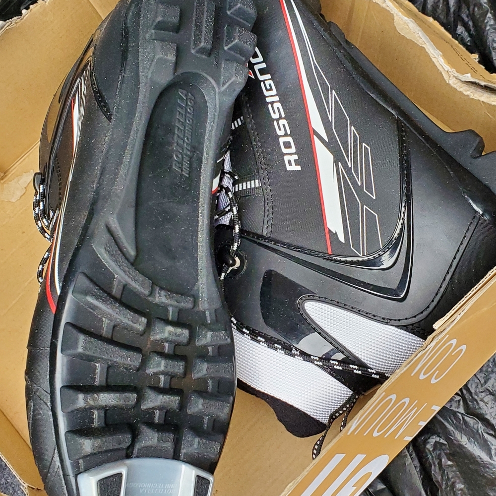 Cross country ski boots- brand new